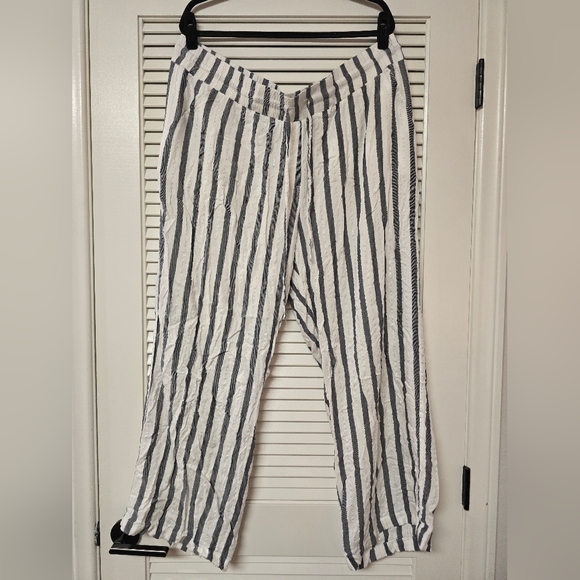 New Directions - (Plus-Size) Striped Lightweight Pants W Pockets With Drawstring - Picture 1 of 5